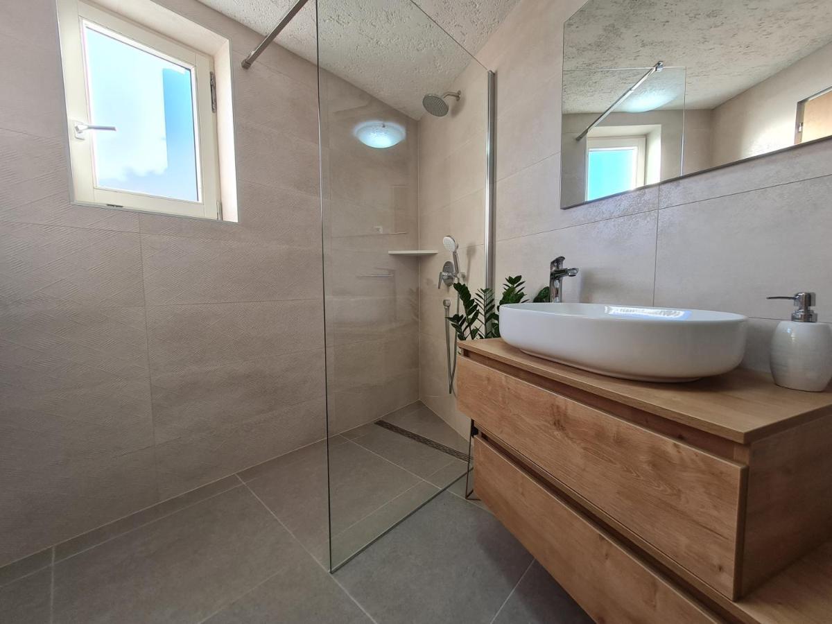 Villa Stonehouse Ana With Jacuzzi Rovinj-Krmed Extérieur photo