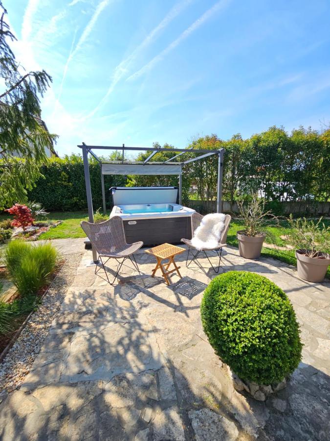 Villa Stonehouse Ana With Jacuzzi Rovinj-Krmed Extérieur photo