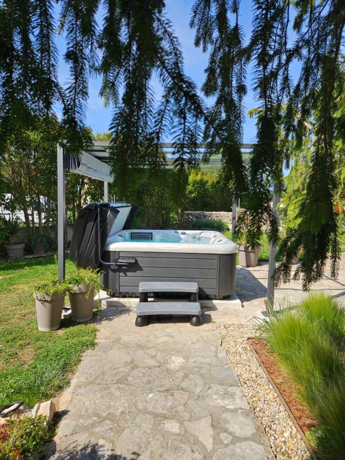Villa Stonehouse Ana With Jacuzzi Rovinj-Krmed Extérieur photo