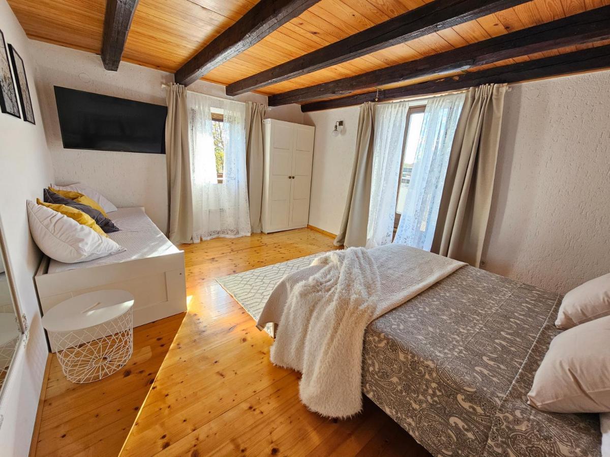 Villa Stonehouse Ana With Jacuzzi Rovinj-Krmed Extérieur photo