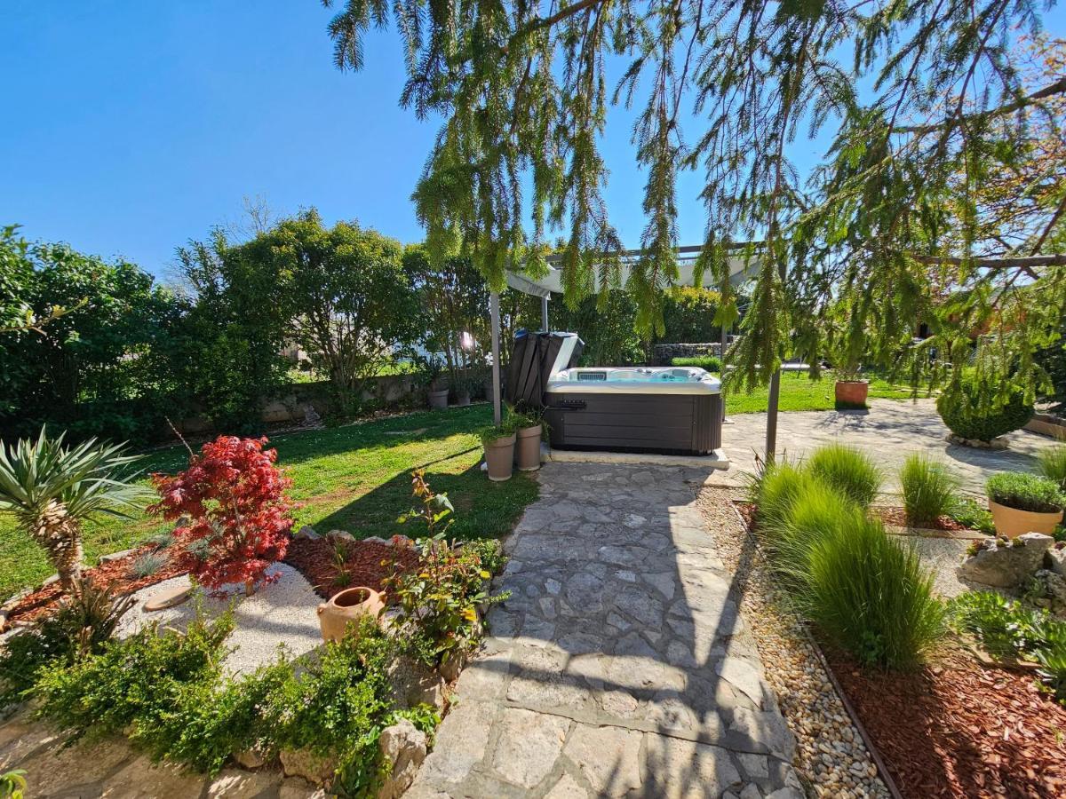 Villa Stonehouse Ana With Jacuzzi Rovinj-Krmed Extérieur photo