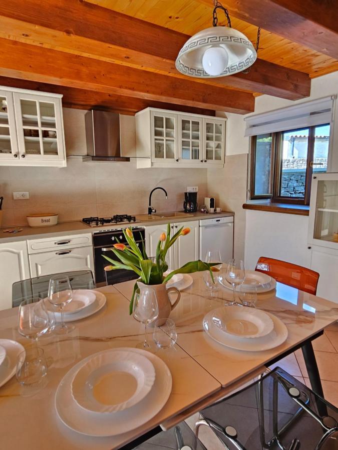 Villa Stonehouse Ana With Jacuzzi Rovinj-Krmed Extérieur photo