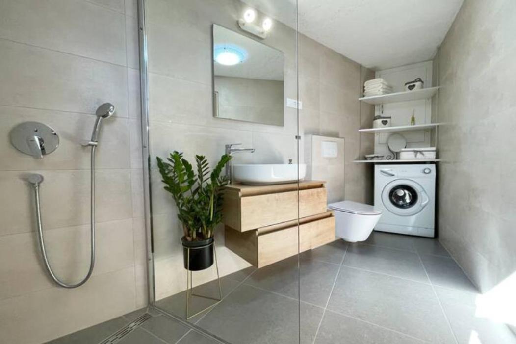 Villa Stonehouse Ana With Jacuzzi Rovinj-Krmed Extérieur photo